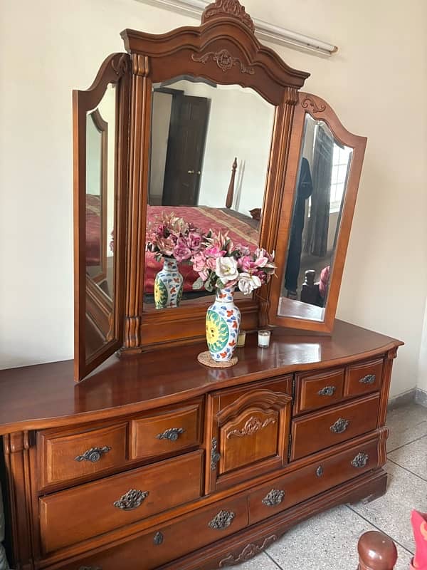 king bed with nightstand and mirror 2