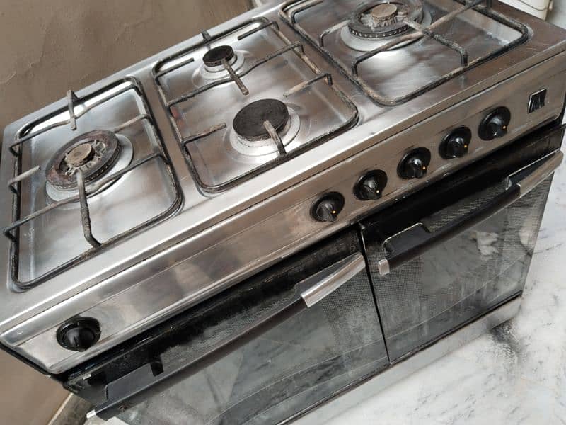 Gas cooking Range 04 burner in v. good working cond. 7