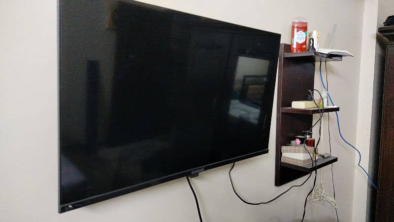 Samsung (not original) smart android led Tv 1