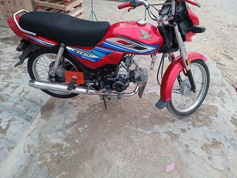 Honda dream 70 is last condition bike in okra cantt 3