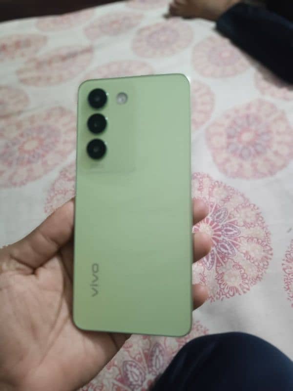 vivo Y100 (8gb) 256 7 maa Kee warranty ha condition 10 off 10 ha 2