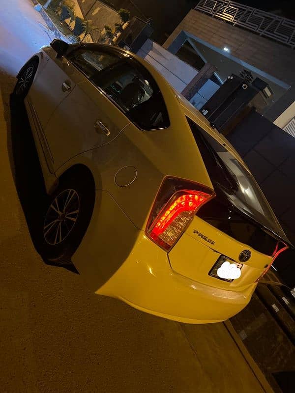 Toyota Prius 2013 S LED 1.8 3