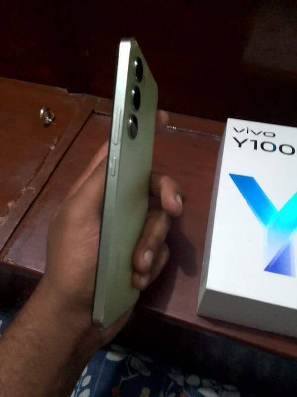 vivo Y100 (8+8)+256 gb . . . 10/10 condition. . 3