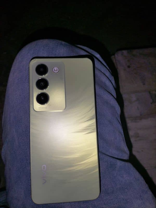 vivo Y100 (8+8)+256 gb . . . 10/10 condition. . 4