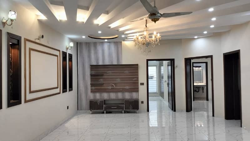 5 Marla Spacious House Is Available In Bahria Town - Sector C For sale 2