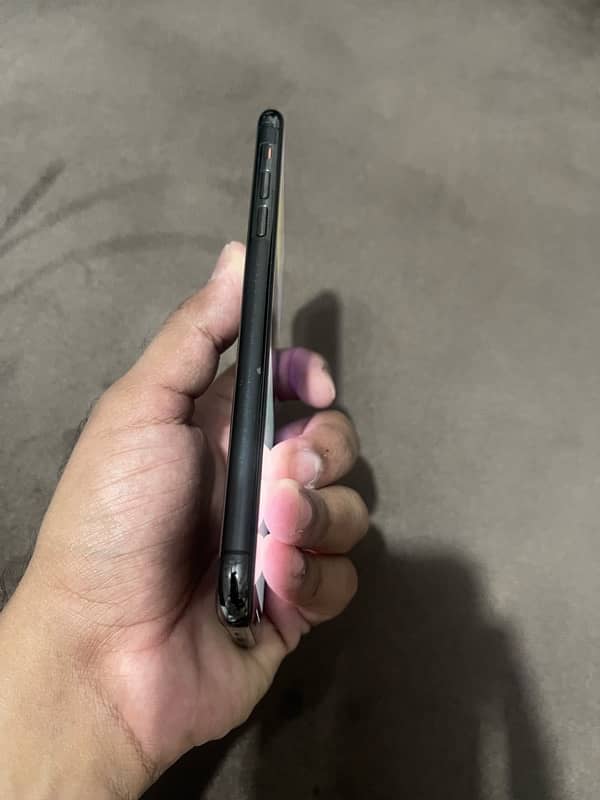 Iphone 11 pro max 256 GB PTA approved 4