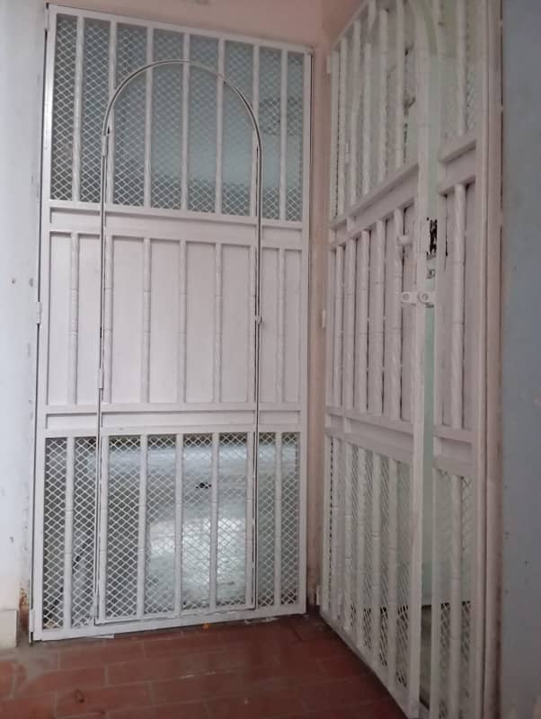 Beautiful flat available for Rent in Gulistan e Johar Block 17 0