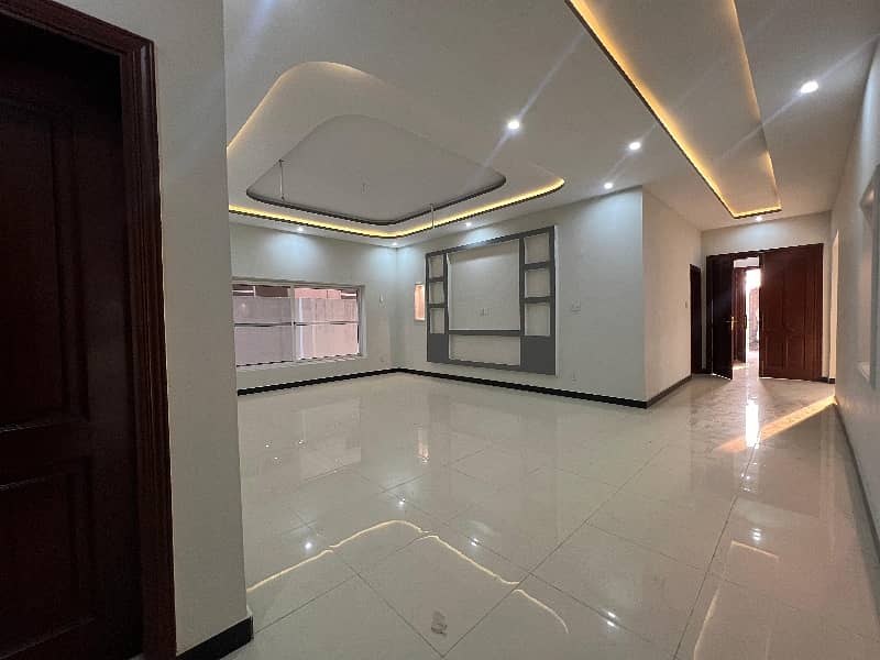 Prime Location House Of 500 Square Yards Is Available For sale In Shaheen Housing Scheme 8