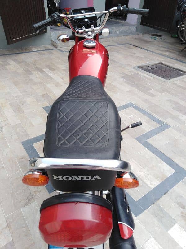 Honda 125 excellent condition 1