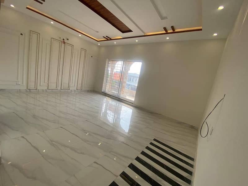 2 KANAL BEAUTIFUL BRAND NEW HOUSE IS AVAILABLE FOR SALE IN VALENCIA TOWN ON TOP NOTCH LOCATION 24