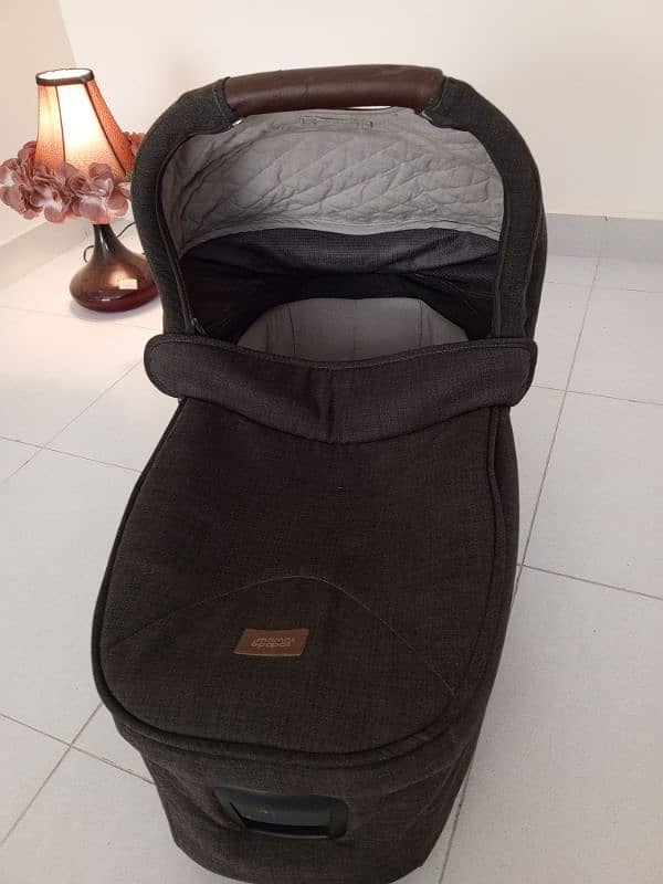 Carrycot With Mattress 2