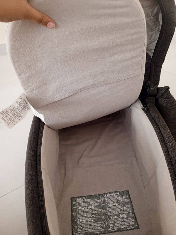 Carrycot With Mattress 7