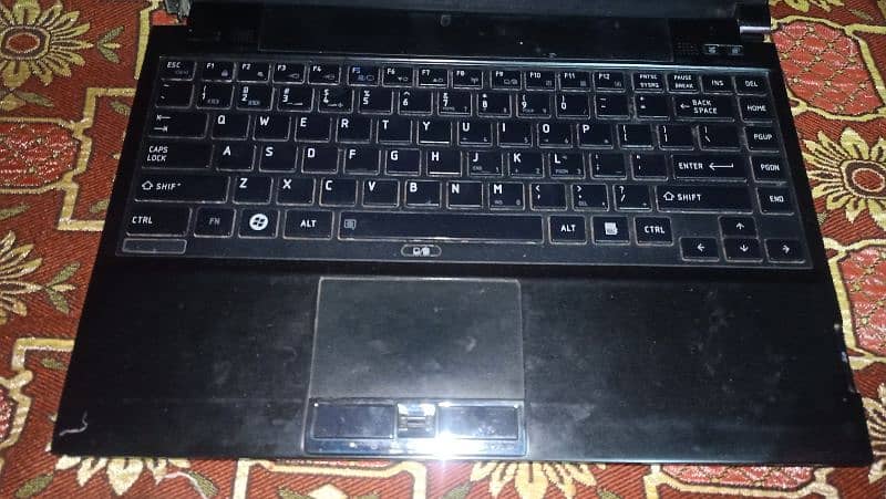 Toshiba Laptop with mouse 2