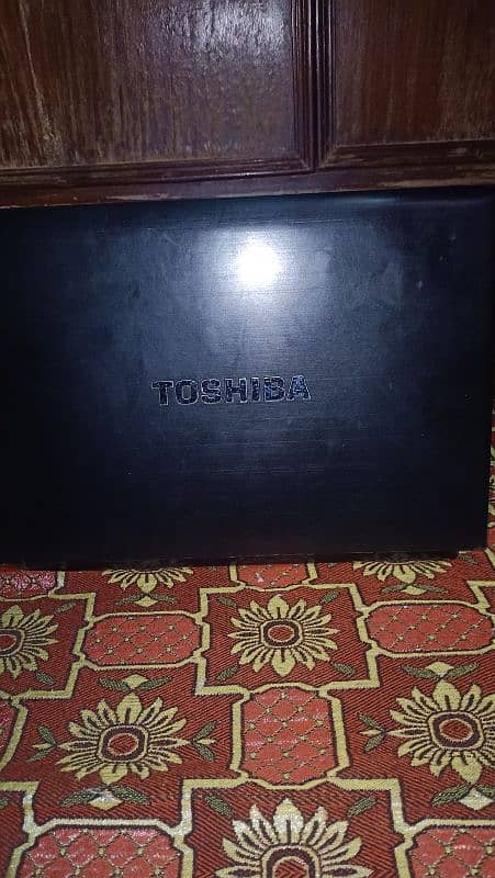 Toshiba Laptop with mouse 4