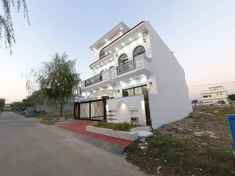 8 Marla Double Unit House Available. For Sale In Faisal Town F-18 Block C Islamabad 2