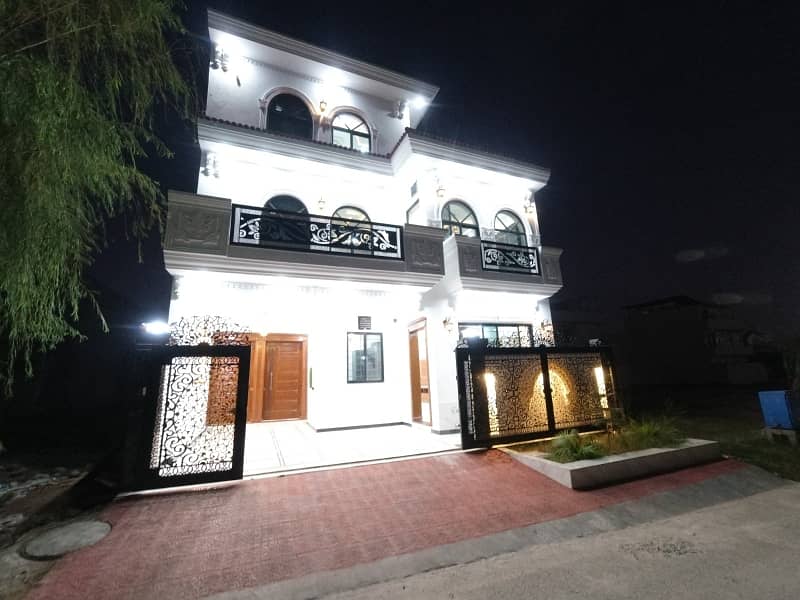 8 Marla Double Unit House Available. For Sale In Faisal Town F-18 Block C Islamabad 3