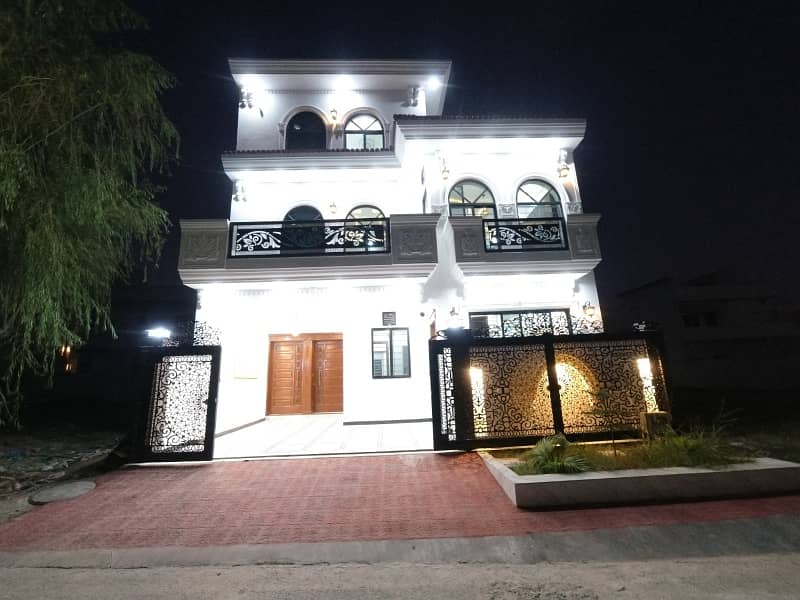 8 Marla Double Unit House Available. For Sale In Faisal Town F-18 Block C Islamabad 4