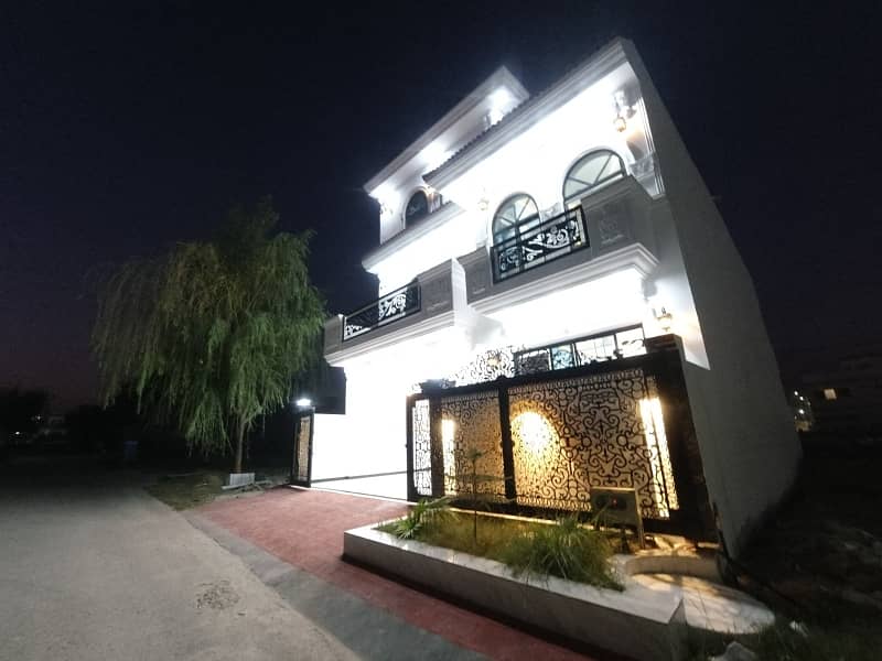 8 Marla Double Unit House Available. For Sale In Faisal Town F-18 Block C Islamabad 5