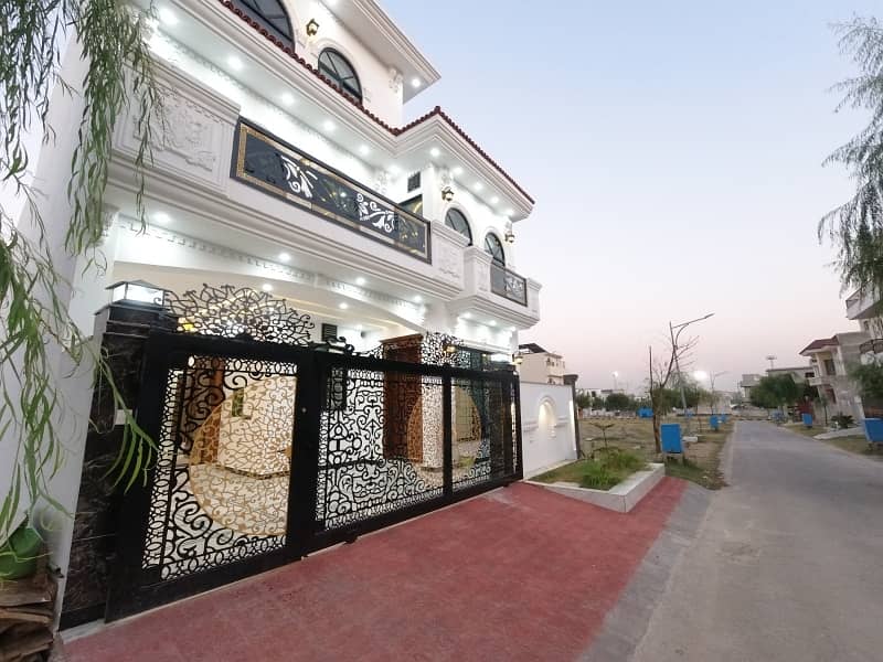 8 Marla Double Unit House Available. For Sale In Faisal Town F-18 Block C Islamabad 9