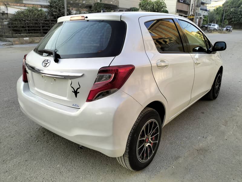 Toyota Vitz 2015 4