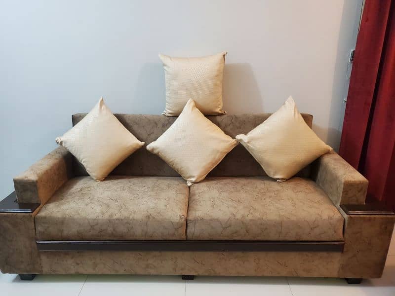 4 big cushions just like new 0