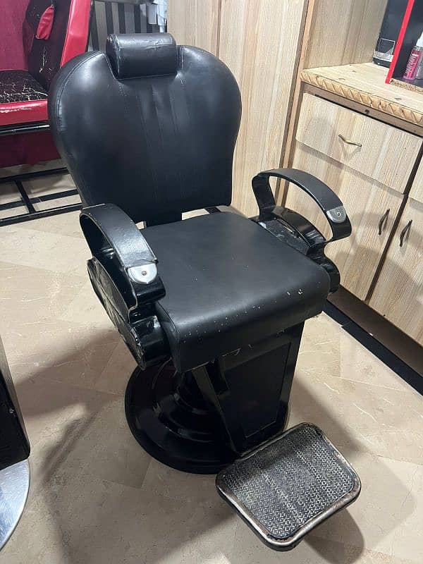 Saloon / Porlour Chairs, Facial bed, Shampoo unit For Sale 2