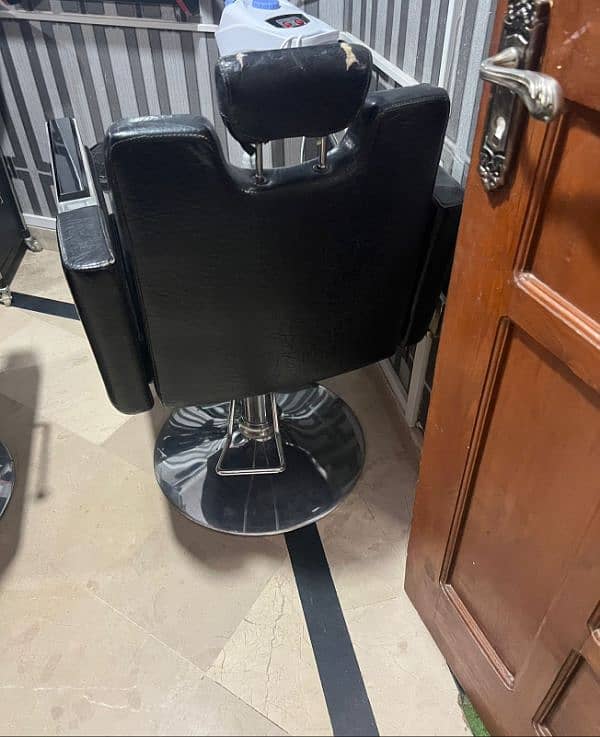 Saloon / Porlour Chairs, Facial bed, Shampoo unit For Sale 3