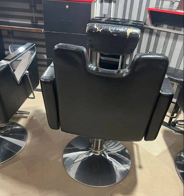 Saloon / Porlour Chairs, Facial bed, Shampoo unit For Sale 4