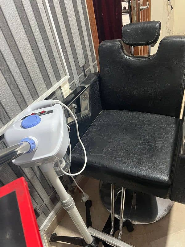 Saloon / Porlour Chairs, Facial bed, Shampoo unit For Sale 5