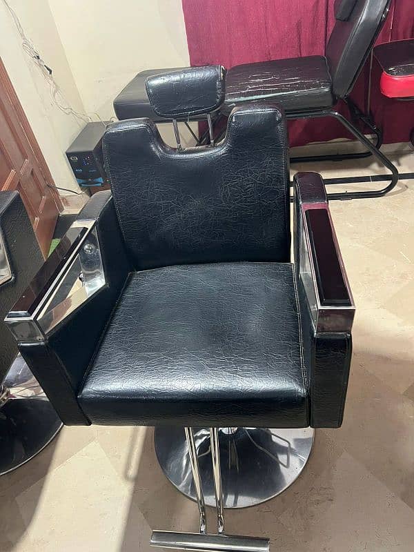 Saloon / Porlour Chairs, Facial bed, Shampoo unit For Sale 6