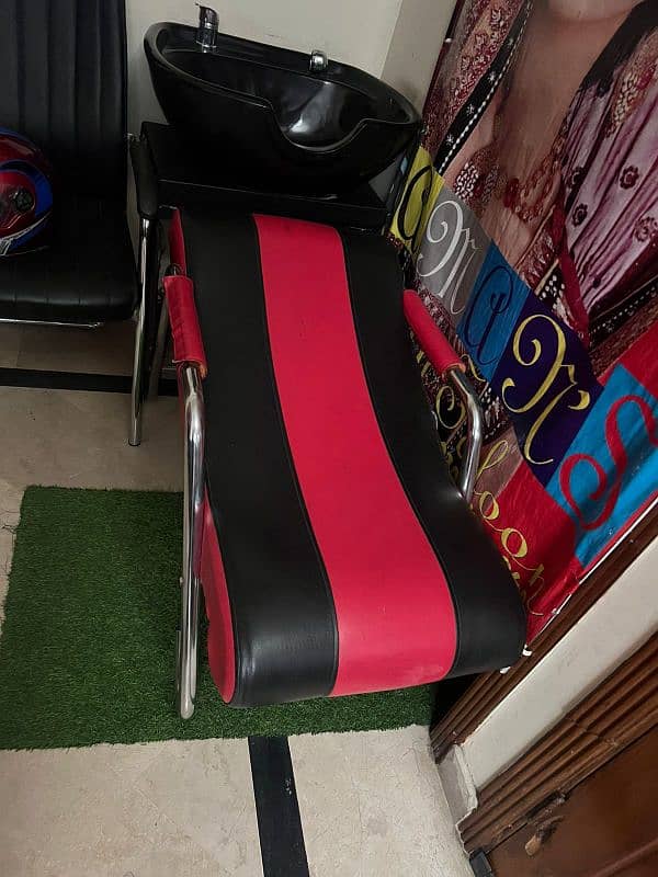 Saloon / Porlour Chairs, Facial bed, Shampoo unit For Sale 9