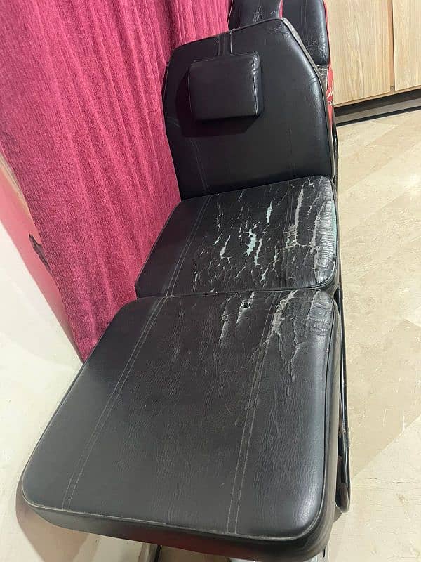 Saloon / Porlour Chairs, Facial bed, Shampoo unit For Sale 10