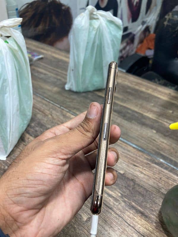 I phone 11 pro 64 GB non PTA water pack 77 battery 03217699114 2