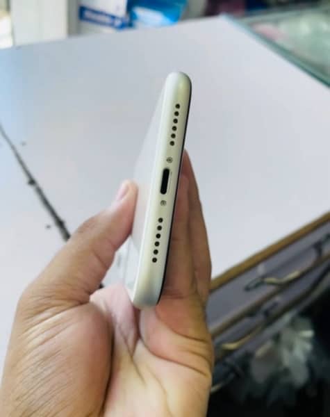 Iphone 11 128gb PTA Approved 3