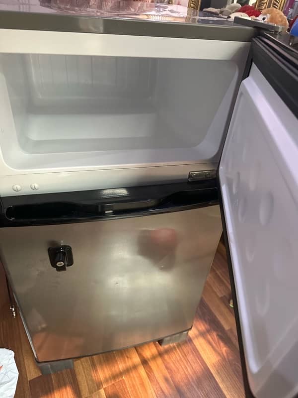 fridge Refrigerator signature  ,two door Like New 10/10 5