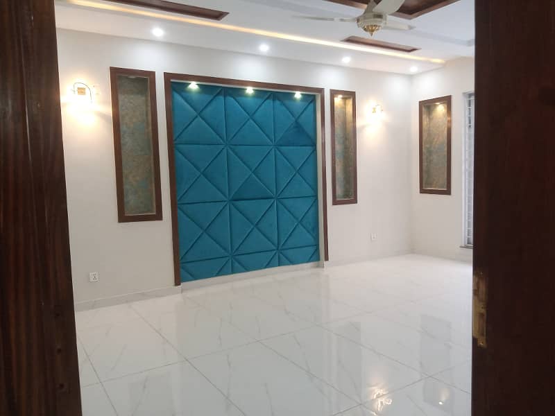 1 Kanal Luxury House Available For Sale in Jasmine Block Bahria Town Lahore 4