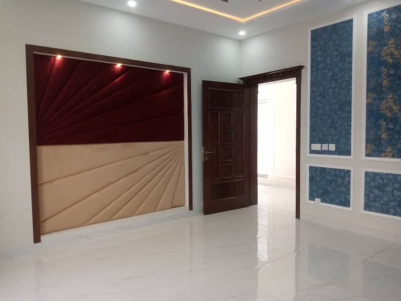 1 Kanal Luxury House Available For Sale in Jasmine Block Bahria Town Lahore 11