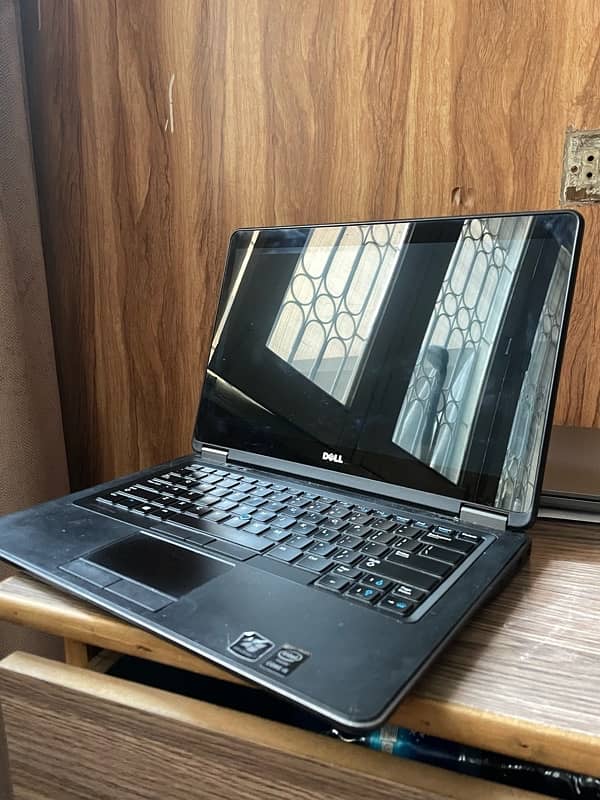 Dell latitude E7440 0