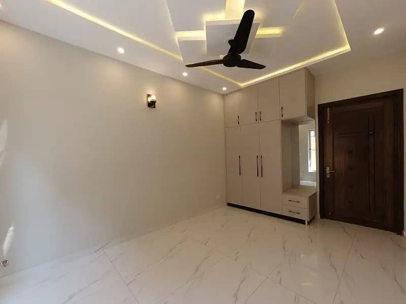 2 Bed Room Beautiful Uper Portion in Gulraiz near Bahria Town 2