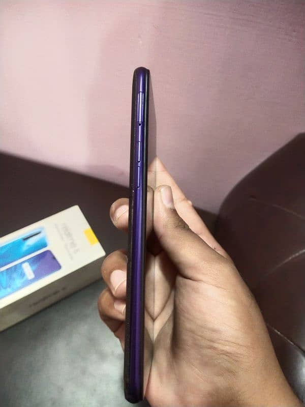 realme 5 with box condition 10.9 4