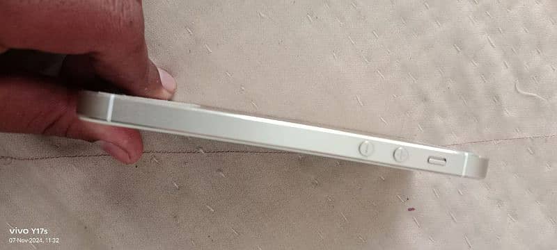 03170997981 non pta iphone 5s 64 GB 10by10 condition only touch kharab 1