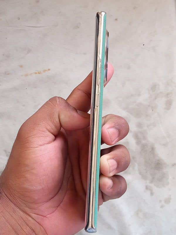 Tecno Spark 20 pro plus 2