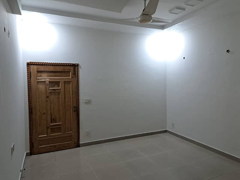 10 Marla Beautiful House With Basement For Rent In Overseas B Block Bahria Town,Lahore 9