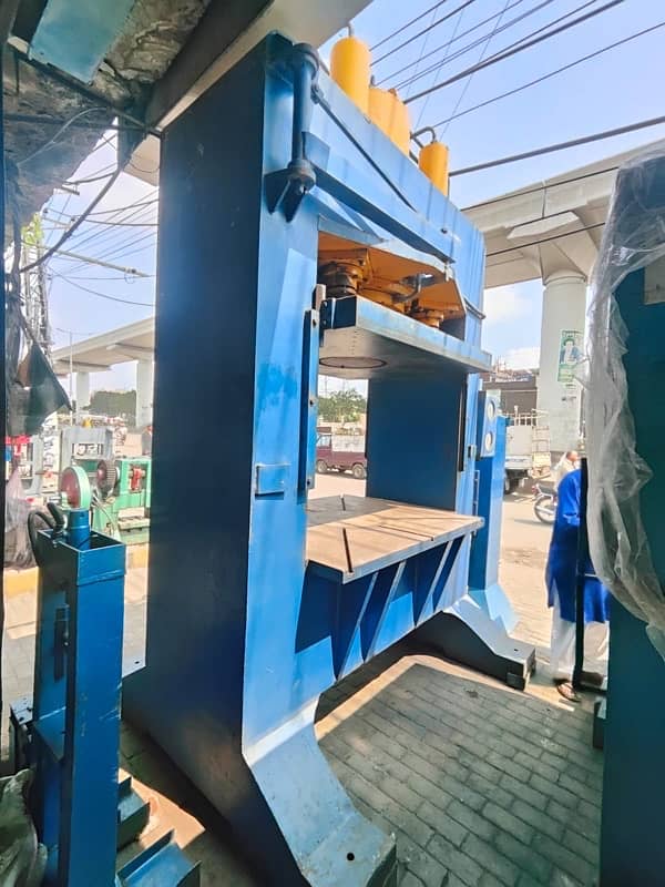 Hydraulic Press 5ft * 4ft 6