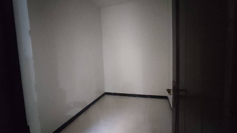 10 Marla Full House With Basement Available For Rent 21