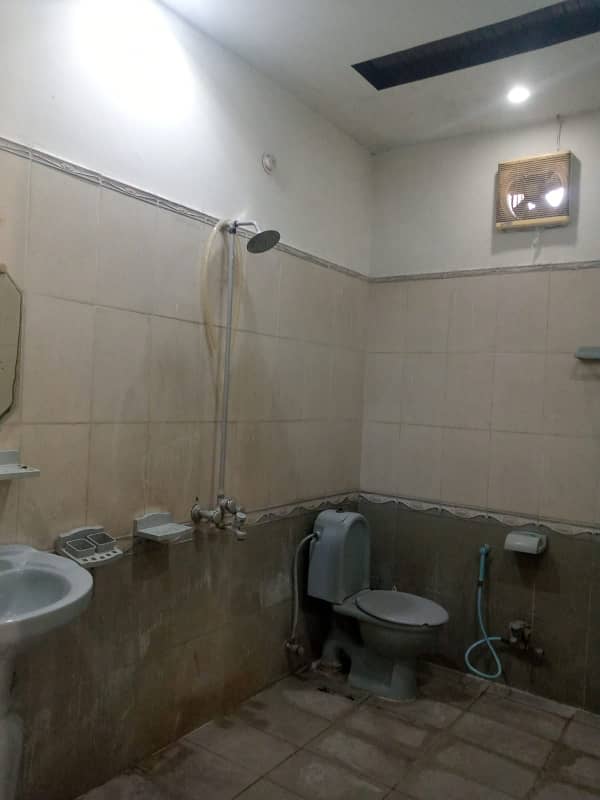 12 Marla Luxury Upper Portion For Rent in Ghouri Block Bahria Town Lahore 6