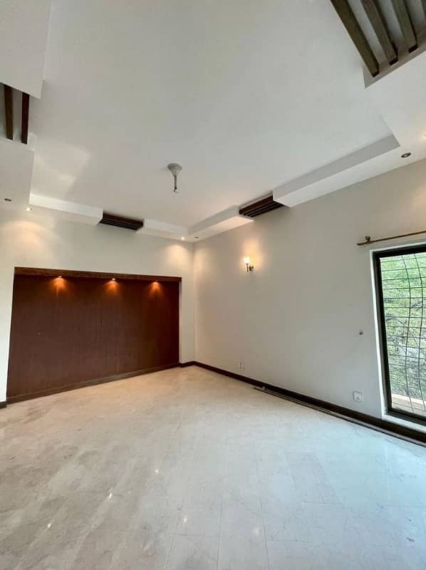 10 Marla Out Class Full House For Sale In DHA Phase 2 ,Block V, Lahore. 4