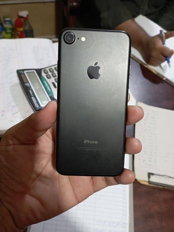 i phone 7( New) 5