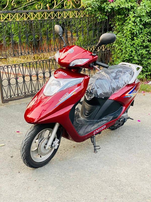 United Scooty 2021 model 100 CC petrol only 150 km driven original 2