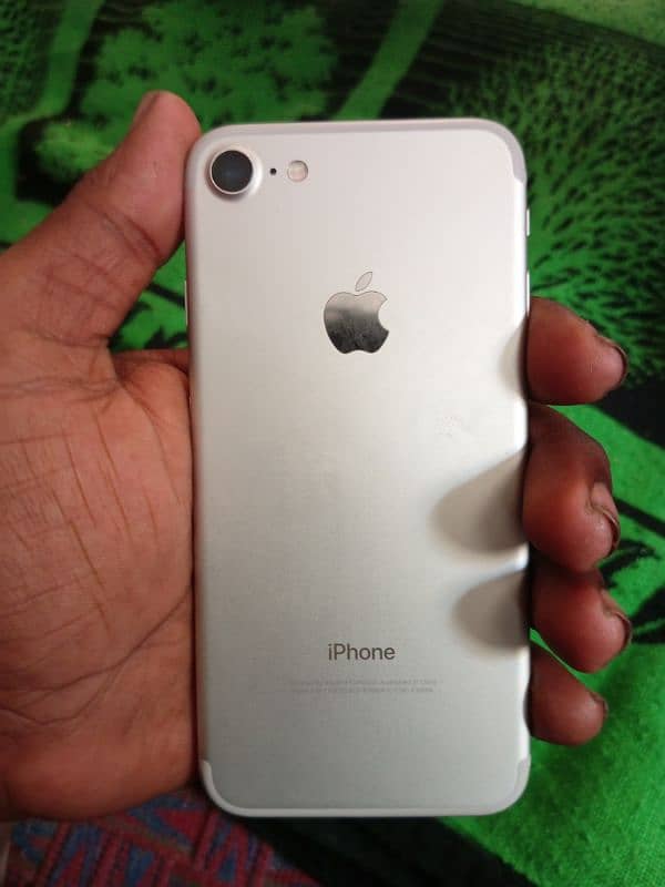 I phone 7 / 32gb 4